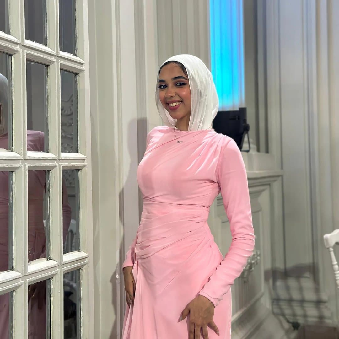 منى السيد